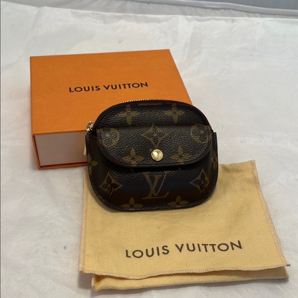 Louis Vuitton Monogram Schilling Coin Purse